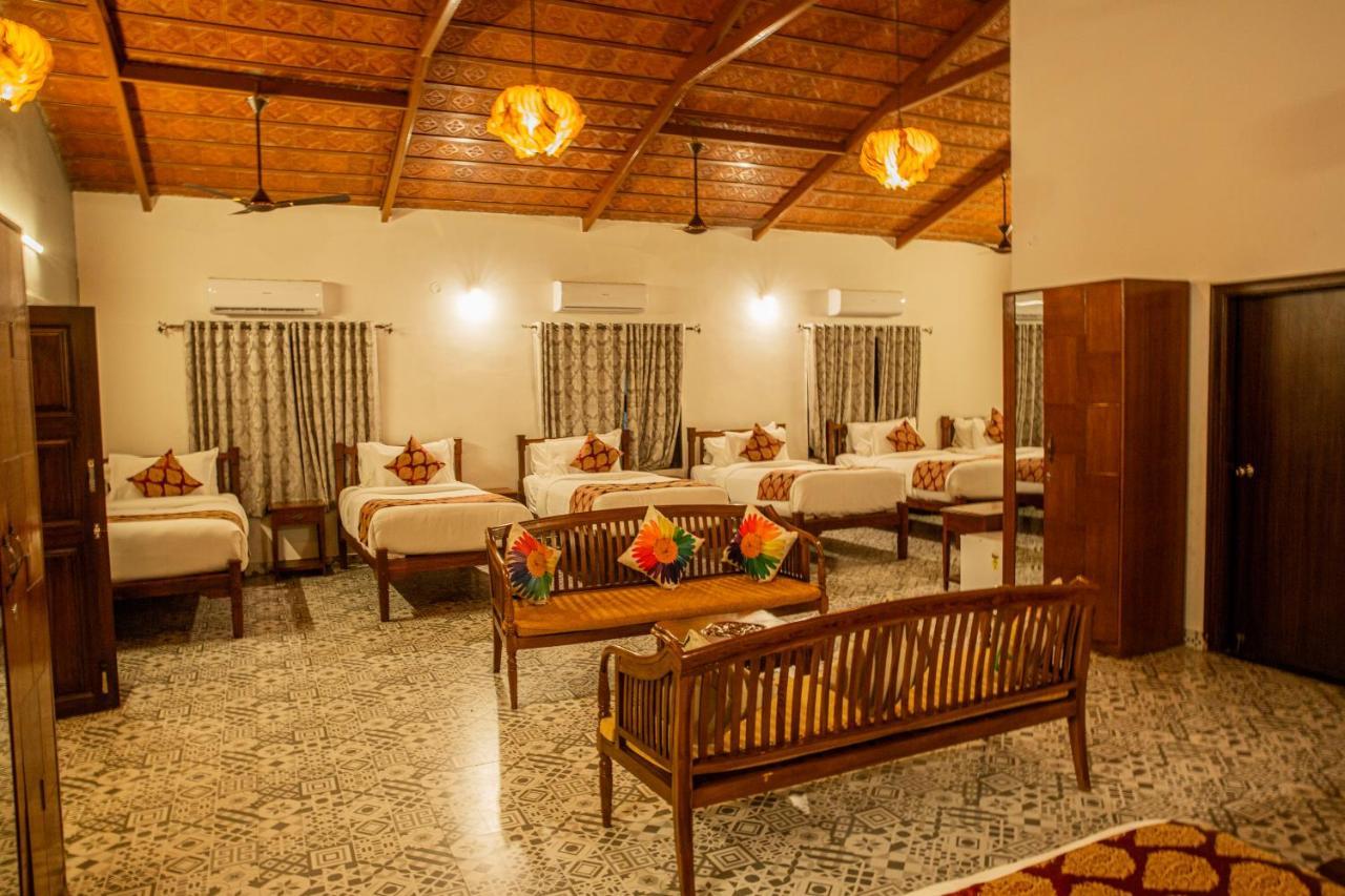 Brown Town Resort & Spa Хидерабад Екстериор снимка