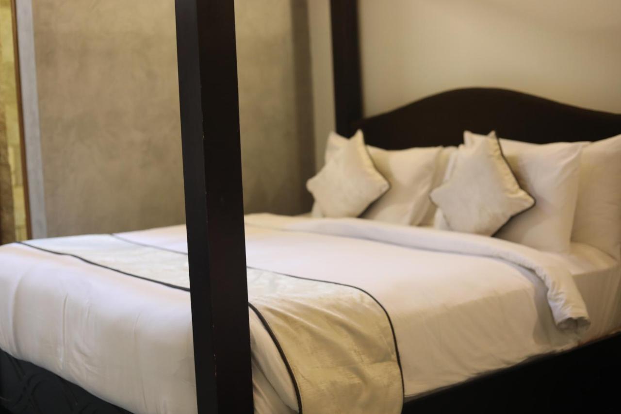 Brown Town Resort & Spa Хидерабад Екстериор снимка