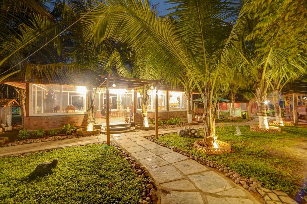 Brown Town Resort & Spa Хидерабад Екстериор снимка