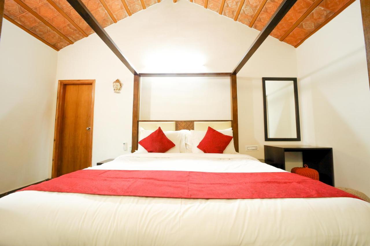 Brown Town Resort & Spa Хидерабад Екстериор снимка