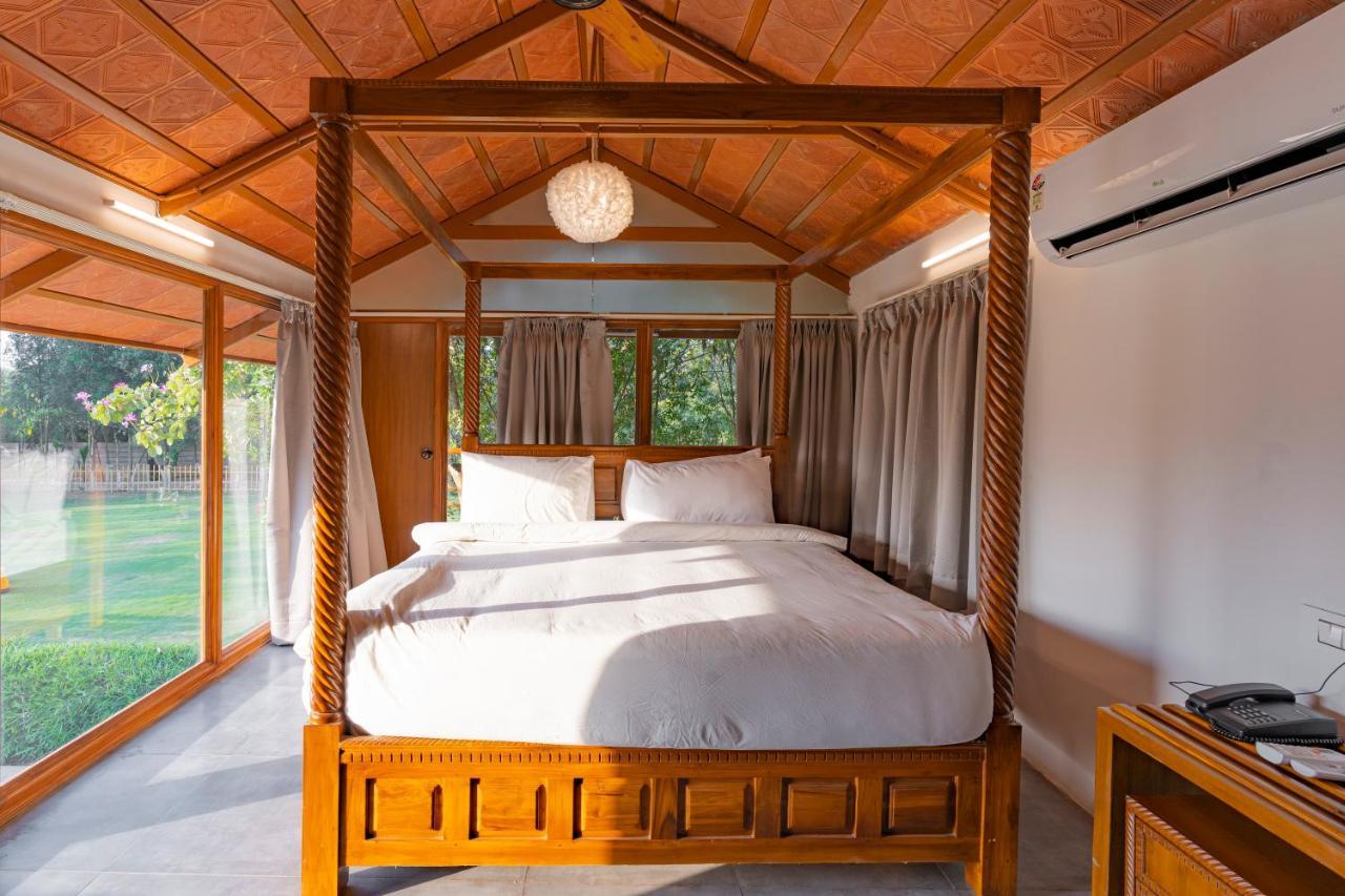 Brown Town Resort & Spa Хидерабад Екстериор снимка